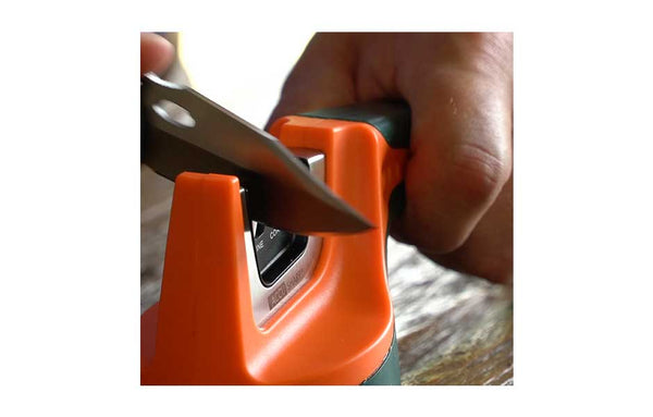 http://gearevo.com/cdn/shop/products/accusharp-pull-through-table-top-knife-sharpener-orangegreen-color-241422_grande.jpg?v=1695784604